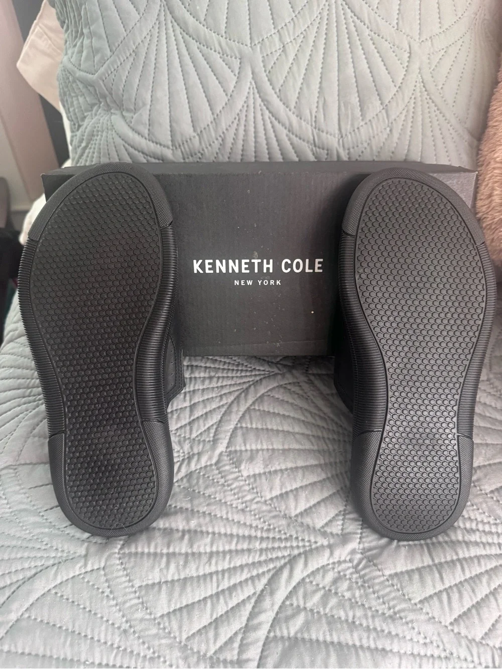 New In Box Men’s Kenneth Cole Black Leather Yard Sandal Size 7